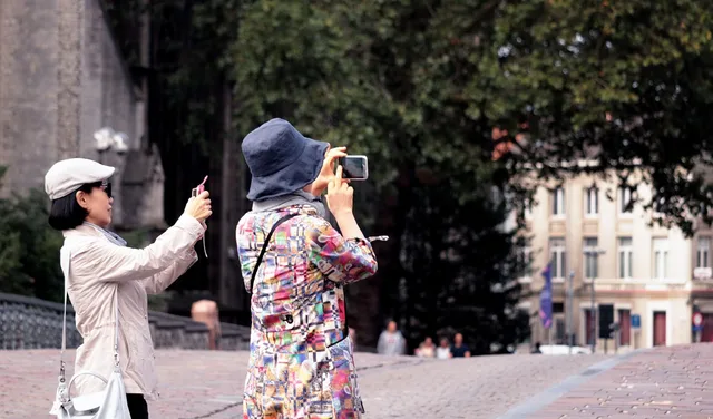 taking photos, smartphone, photography, people, female, women, city, nature, vacations, travel, summer, to travel, tourism, tourists. Which travel creator campaigns attribution methods actually work?