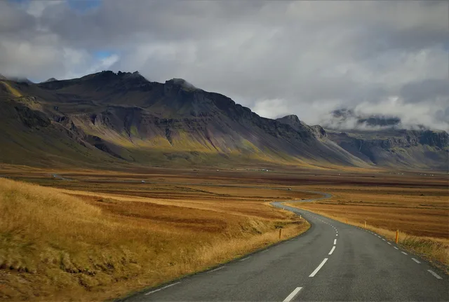 mountains, way, perspective, distant view, travel, scenery, cloudy, iceland, the language of the earth, nature, asphalt, brown travel. Seven measurement mistakes in travel creator campaigns, and how to fix them