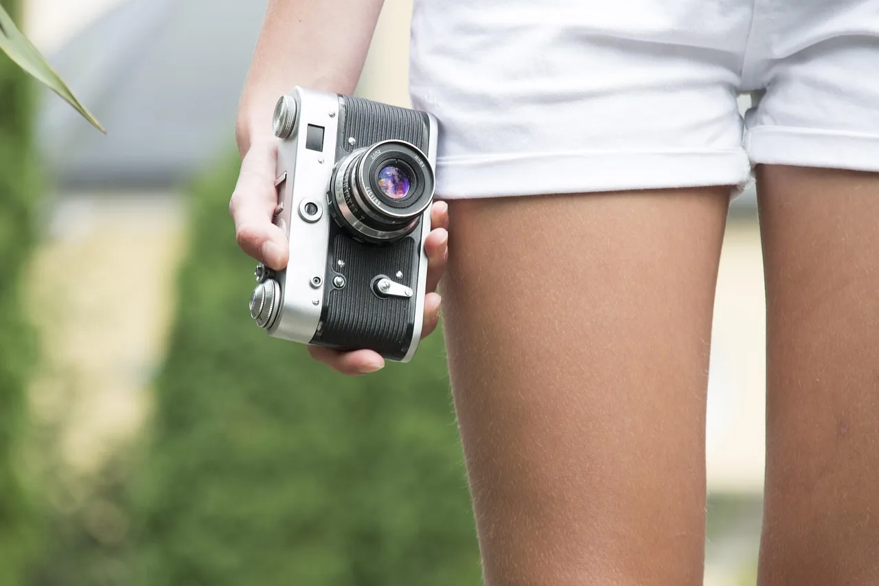 girl, camera, old, retro, keeps, travel, summer, photo, photographer, concept, nature, kamyanets-podilsky