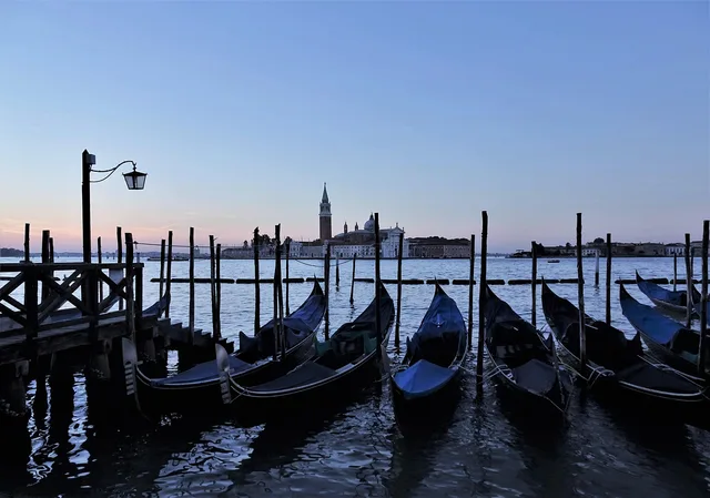 venice, italy, travel, gondola, europe, city, evening, scenery, boat, iconic. Mid-campaign quality checks for travel creator campaigns
