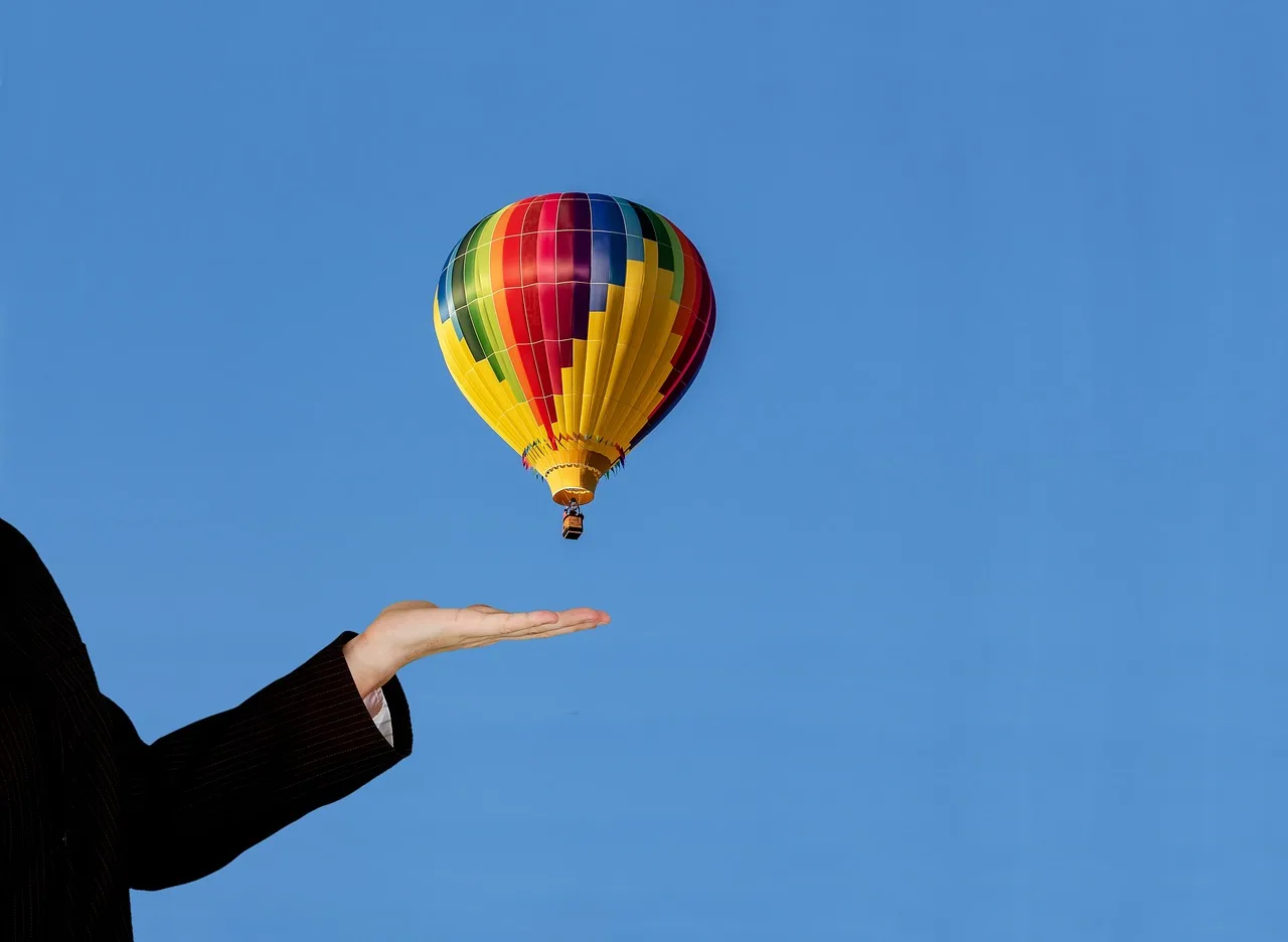 launch, balloon, marketing, business, product, advertising, colorful, nature, sky, start, startup, entrepreneur, communication, hand, campaign, blue business, blue marketing, blue community, blue communication, blue entrepreneur